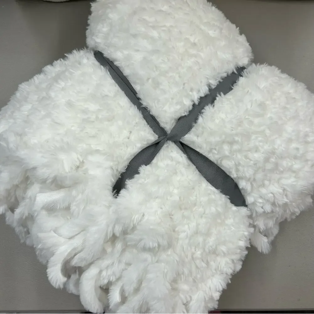 Monique Lhuillier Avryll Faux Fur Throw Blanket White Soft Woven Yarn Dyed NWT